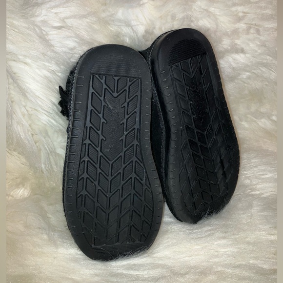 Koolaburra by UGG bow design black ankle booties!! - Picture 5 of 7